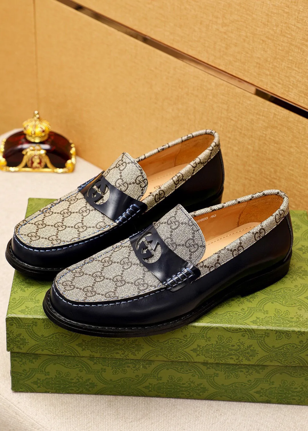 Men's shoes 💰480 💐 Product trademark: GUCCI "Gucci" casual leather shoes Regular size: 38-44 (45🉑️customized) Product materials: Selected imported first-layer open-edge beaded cowhide leather upper + luxury hardware buckle, imported water-dyed cowhide leather lining. Strong three-dimensional visual effect, combined outsole Color: 3⃣️colors available